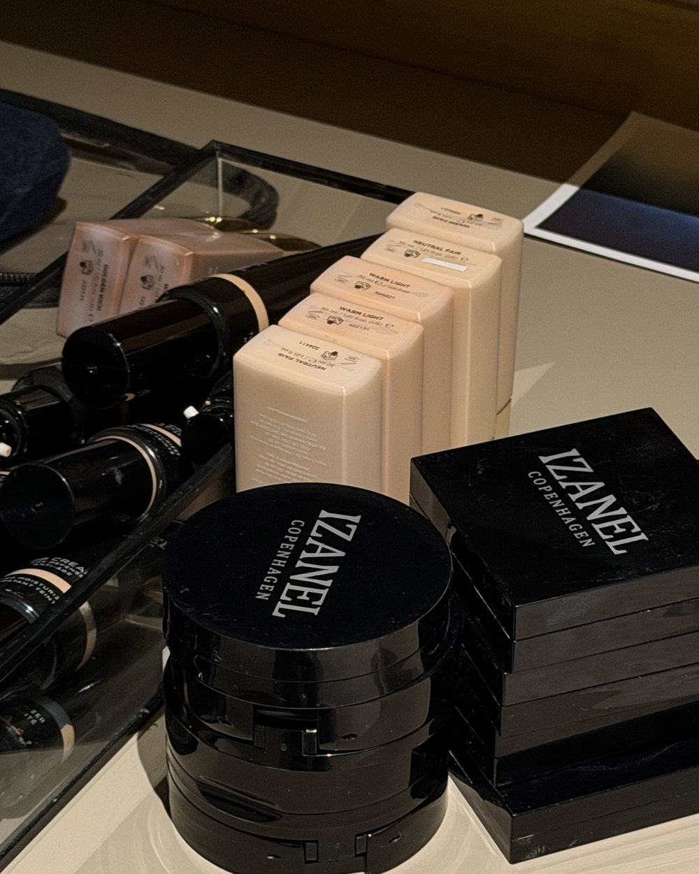 IZANEL Copenhagen foundation og pudder – produkter brugt på makeupkurset