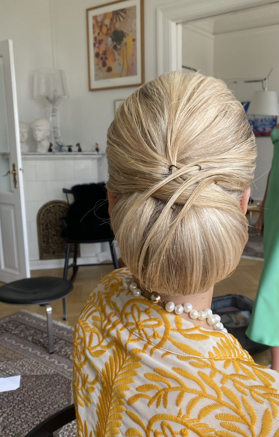 Elegant chignon til bryllup – IZANEL Copenhagen
